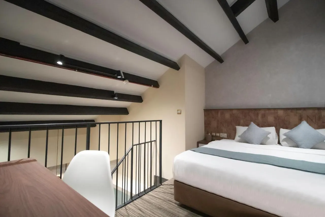 Harbour Ville Hotel - Hamilton location
